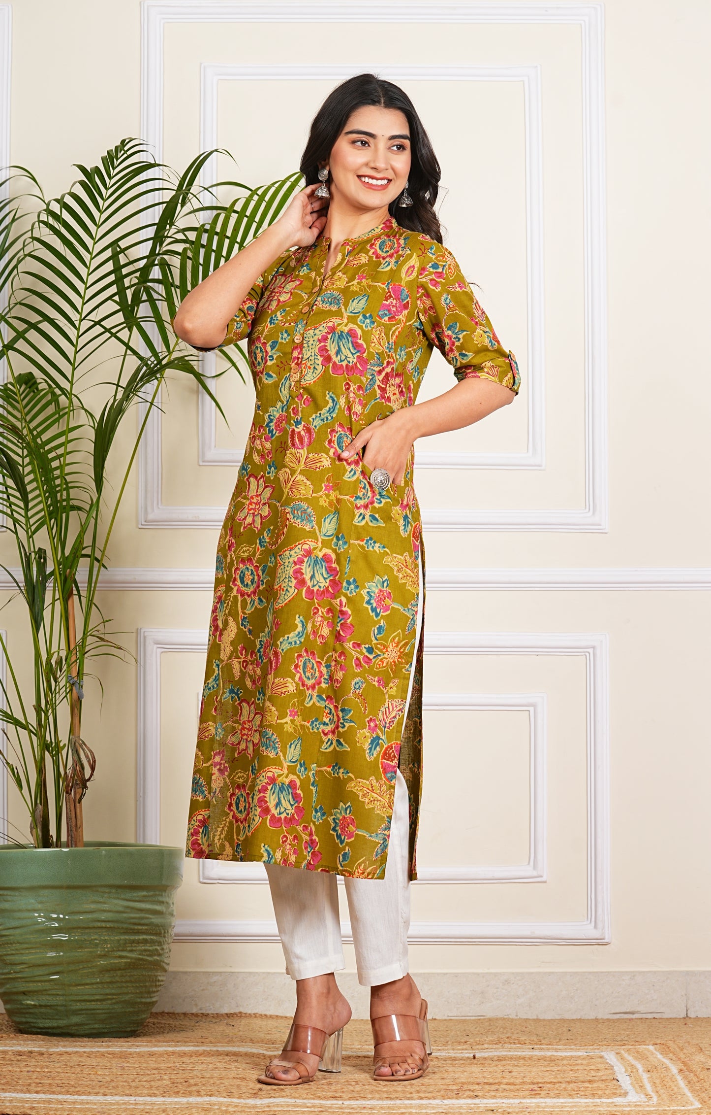Satrangi Saaz Kurti