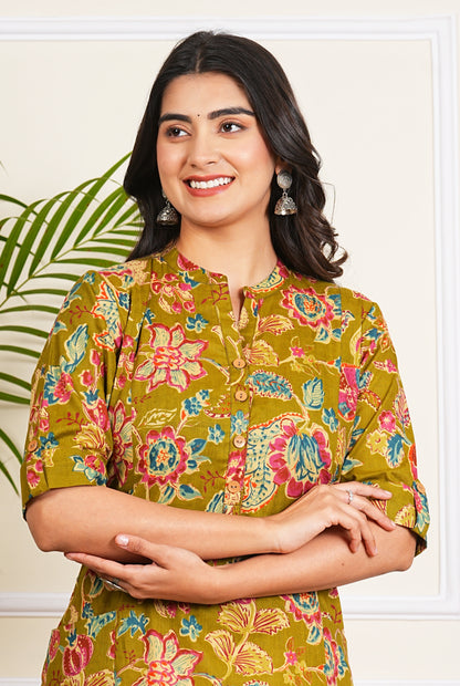 Satrangi Saaz Kurti